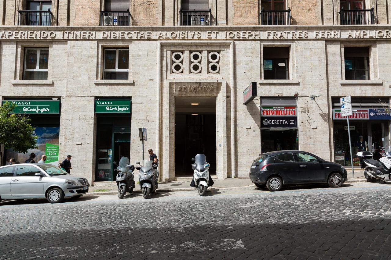 Prestigious Apartment Via Barberini Rome Exterior photo
